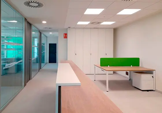 Construcción de naves con oficinas